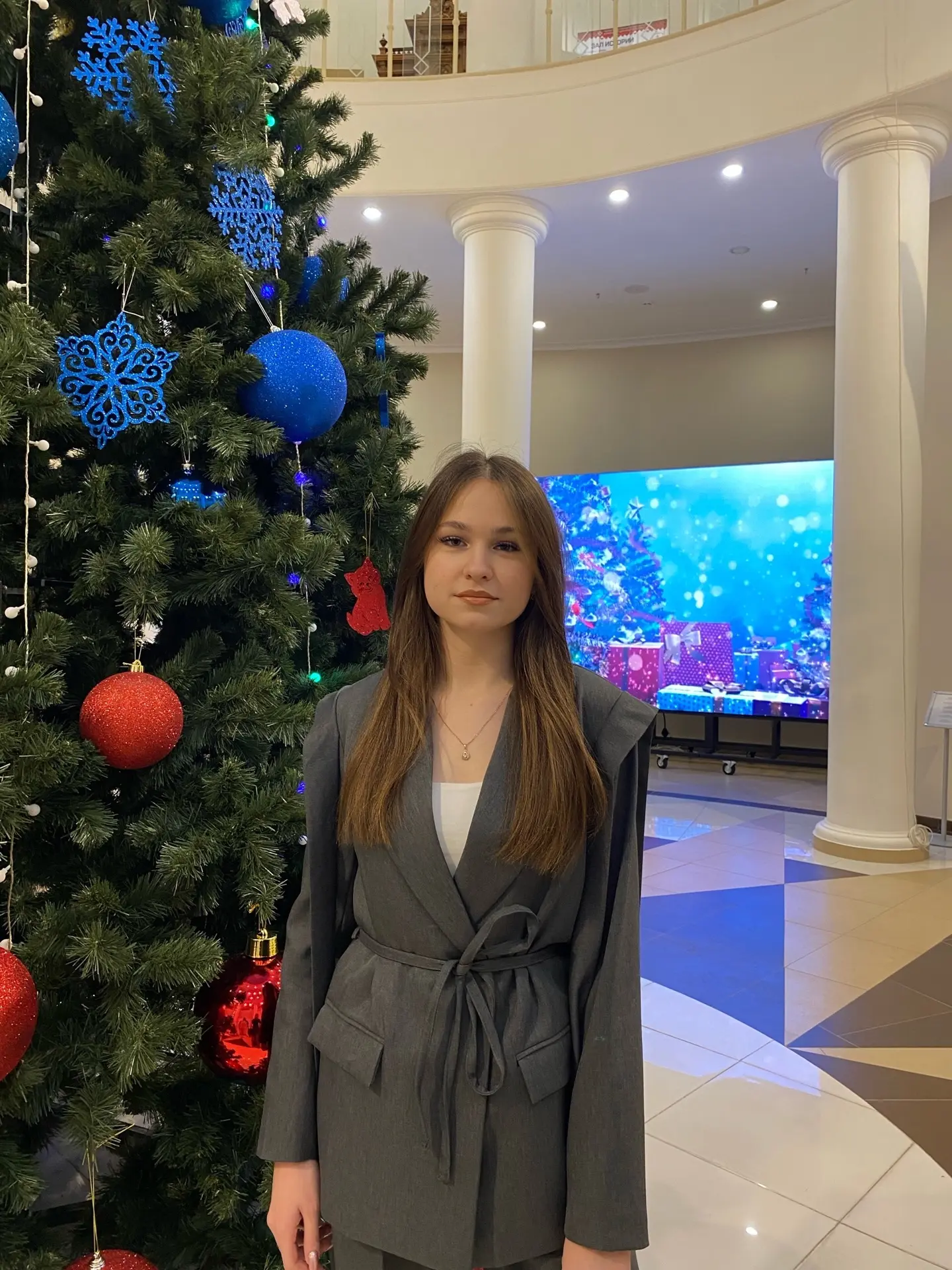 Золотая медалистка в школе  и активная студентка в вузе